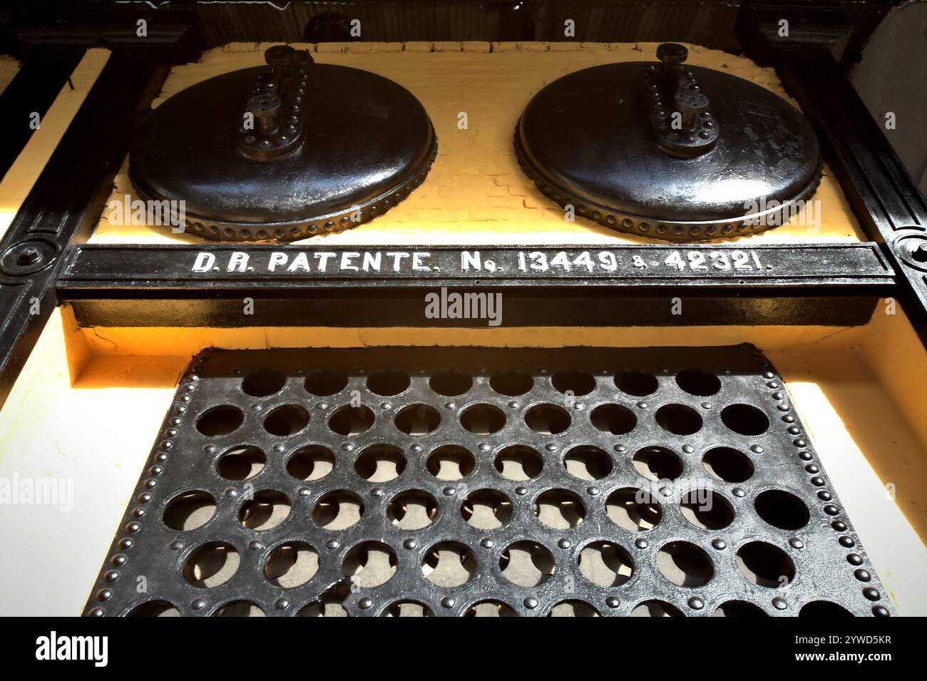 Générateurs de vapeur au charbon au Museum Goedang Ransoem utilisés pour la cuisine lors de l'exploitation coloniale de l'extraction de charbon à Sawahlunto, Sumatra Ouest, Indonésie. Banque D'Images