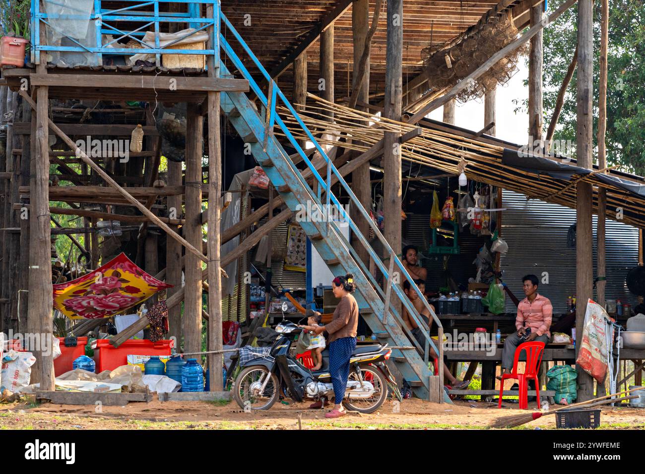 Maison flottante sur le lac Tonle SAP à Tonle SAP, Cambodge Banque D'Images