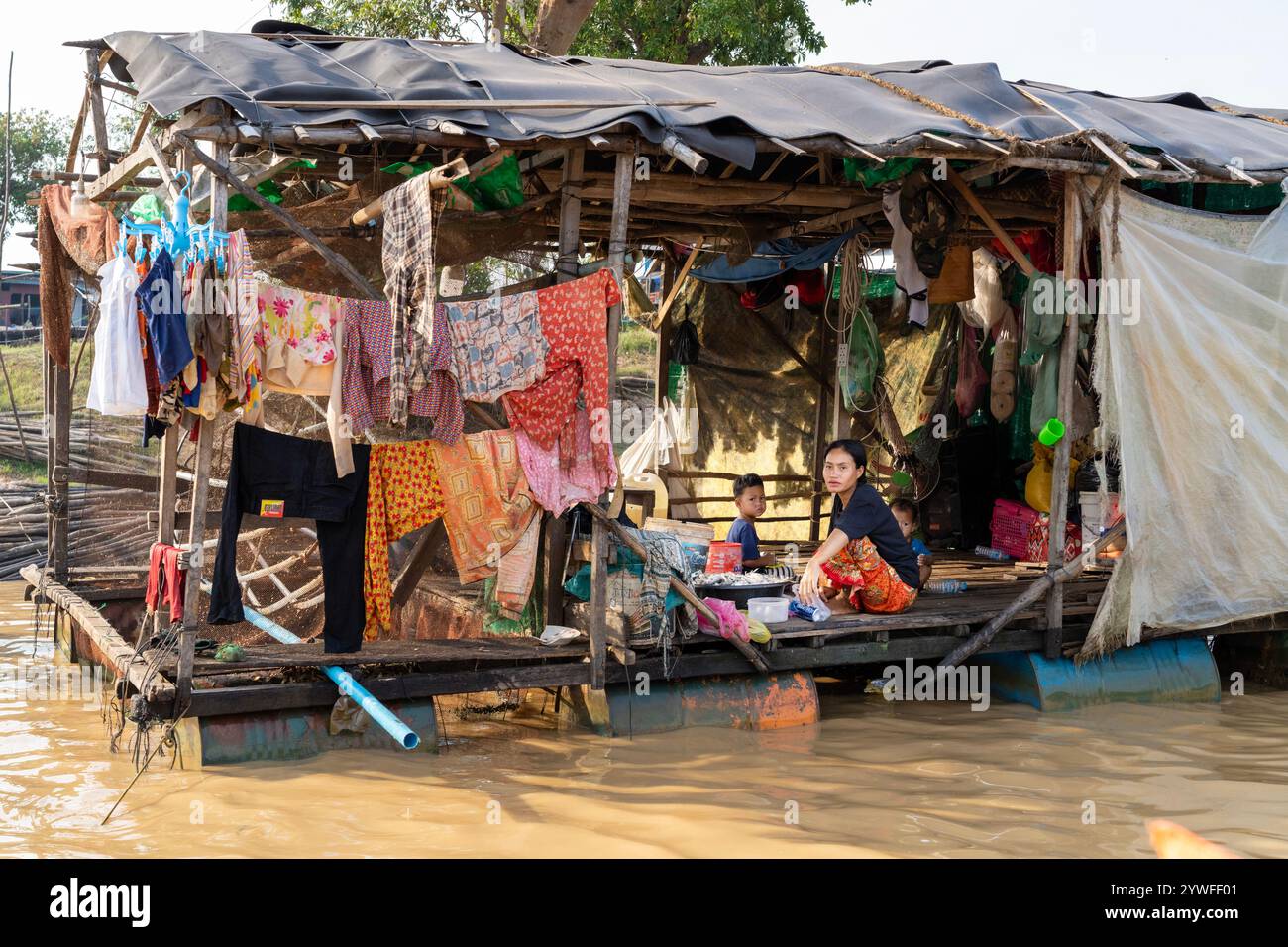 Maison flottante sur le lac Tonle SAP à Tonle SAP, Cambodge Banque D'Images
