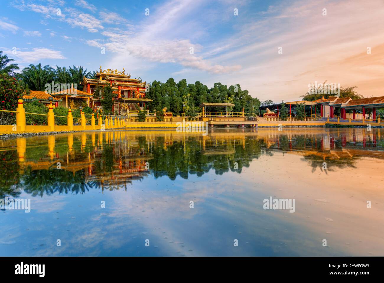 Temple chinois connu sous le nom de Seen Hock Yeen ou Temple Confucius à Chemor, Ipoh, Malaisie Banque D'Images