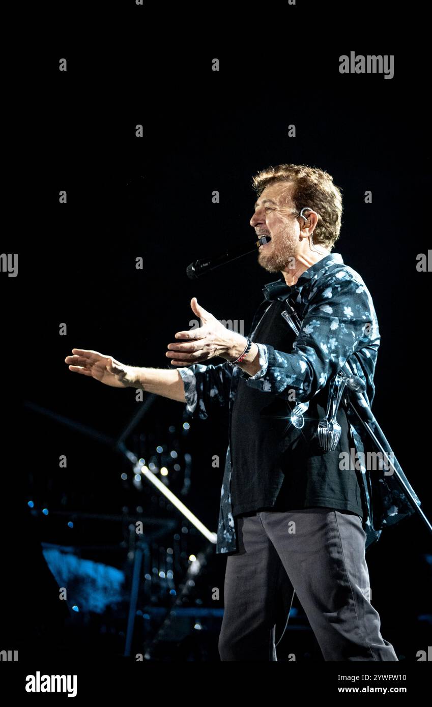 Le chanteur espagnol Manolo García se produit sur scène au Palau Sant Jordi le 30 novembre 2024 à Barcelone, en Espagne Banque D'Images