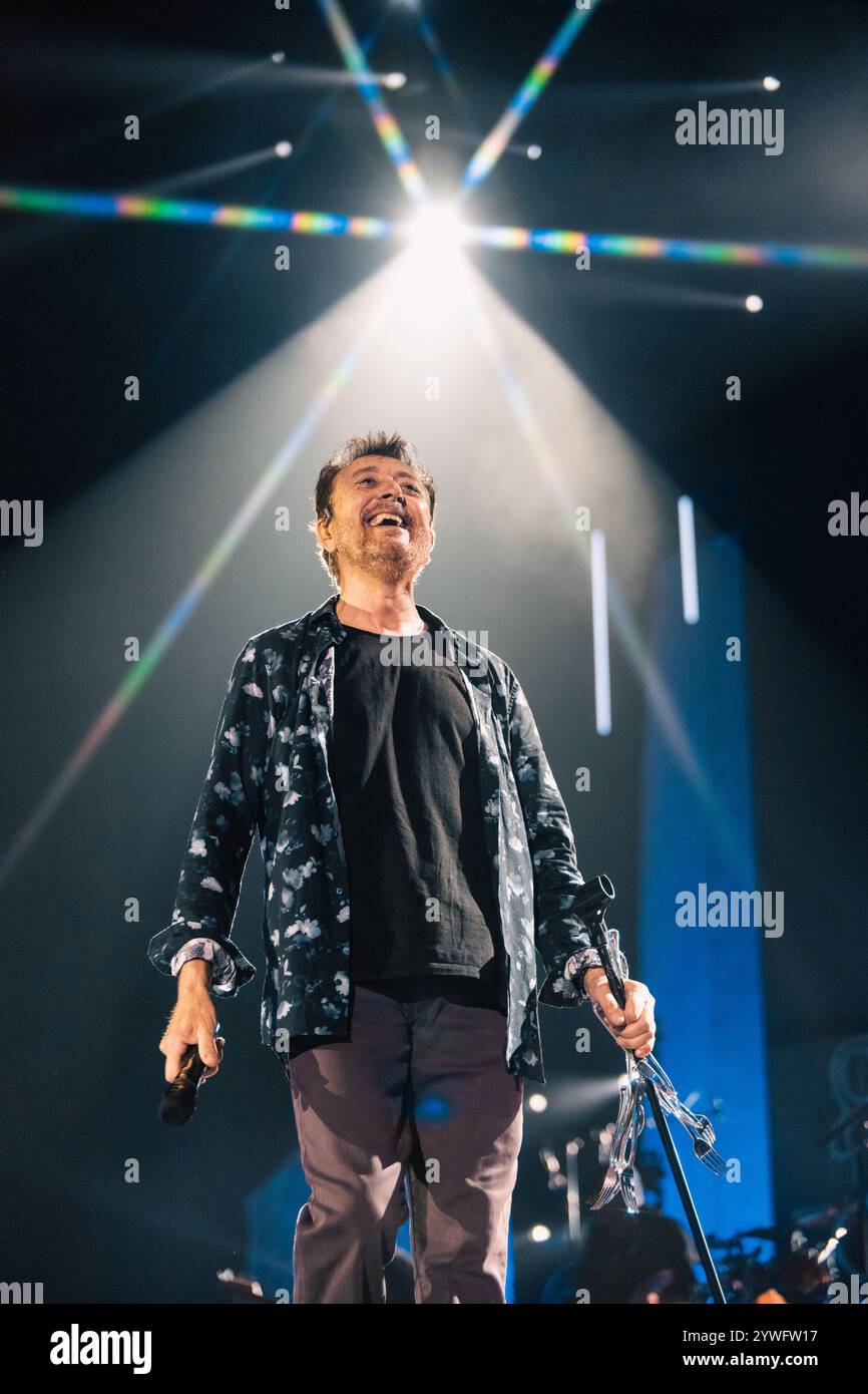Le chanteur espagnol Manolo García se produit sur scène au Palau Sant Jordi le 30 novembre 2024 à Barcelone, en Espagne Banque D'Images