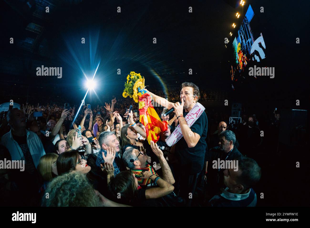 Le chanteur espagnol Manolo García se produit sur scène au Palau Sant Jordi le 30 novembre 2024 à Barcelone, en Espagne Banque D'Images