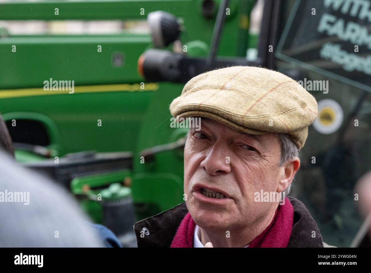 Londres les agriculteurs britanniques protestent à Westminster contre les changements dans les droits de succession. Photo Nigel Farage crédit : Ian Davidson/Alamy Live News Banque D'Images