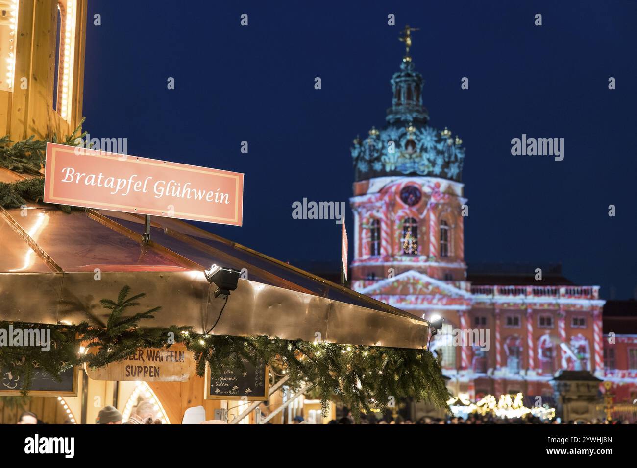 Stand de vin chaud au marché de Noël au château de Charlottenburg. Berlin, 08.12.2024 Banque D'Images