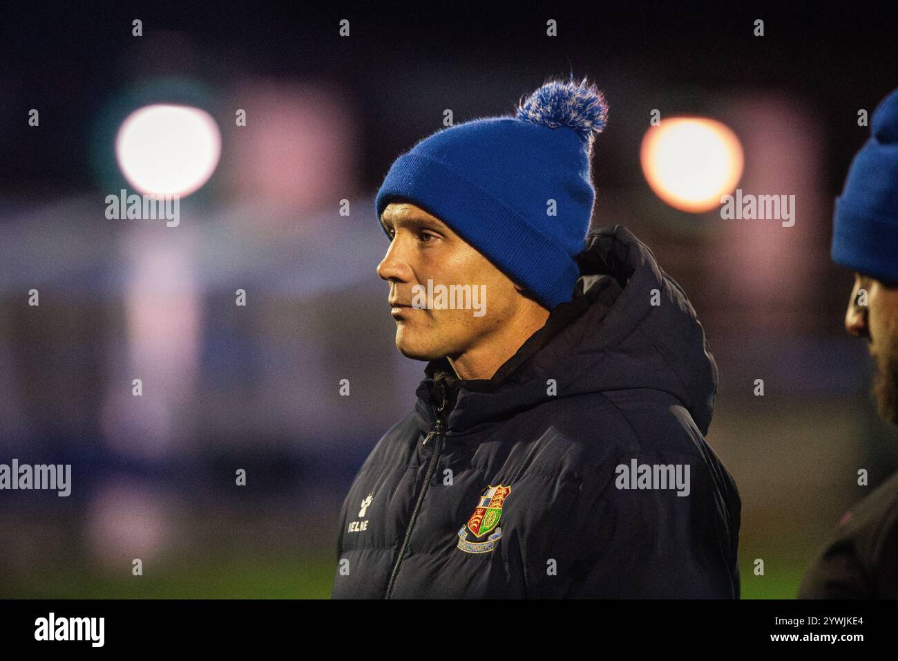 Matt Taylor avant Wealdstone FC vs Altrincham FC 10/12/24 Banque D'Images
