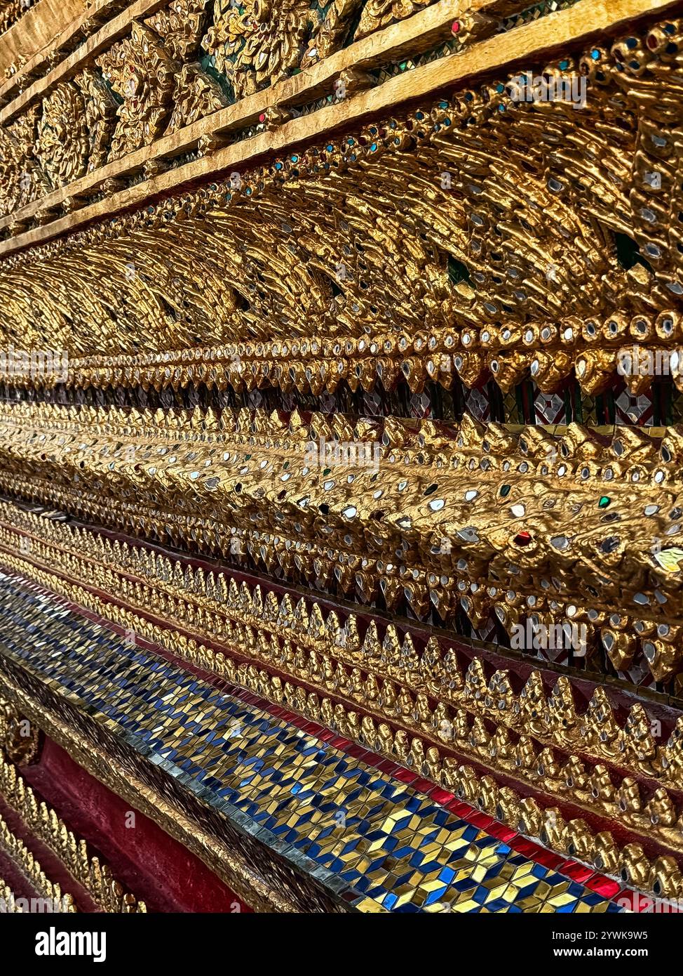 Gros plan du motif Temple sur le mur, Bangkok, Thaïlande Banque D'Images