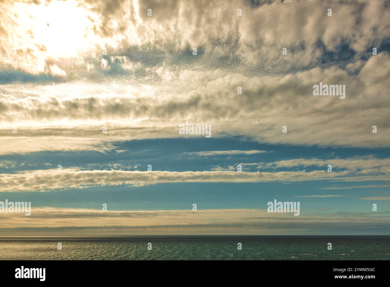 Magnifique Skyscape au-dessus de la mer Banque D'Images