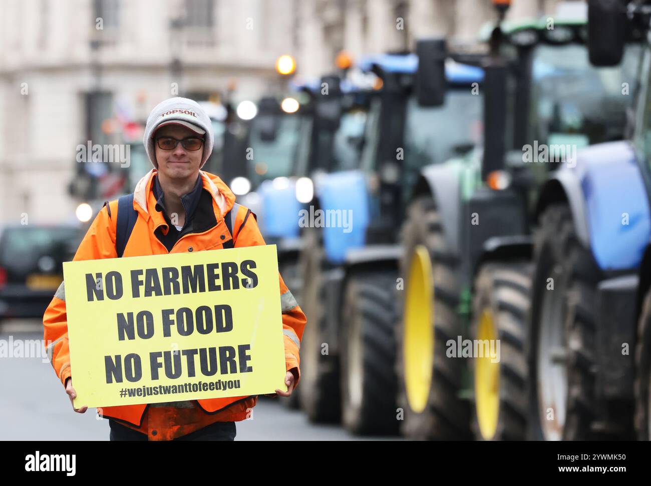 Londres, Royaume-Uni, 11 décembre 2024. Plus de 600 tracteurs ont roulé à Westminster, dans le centre de Londres, pour protester contre l'impact du budget d'automne sur les agriculteurs, de tout le pays, d'Exmoor au Worcestershire et à l'île de Wight. Ils ont tous envoyé un message fort au gouvernement de Keir Starmer, qu'ils voulaient que cette politique controversée soit renversée. Crédit : Monica Wells/Alamy Live News Banque D'Images