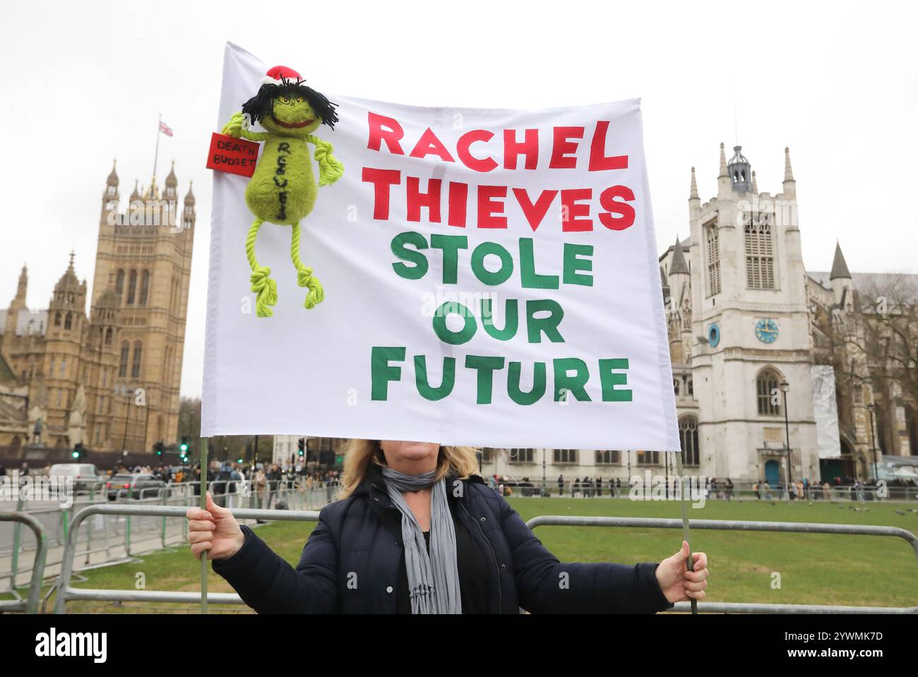 Londres, Royaume-Uni, 11 décembre 2024. Plus de 600 tracteurs ont roulé à Westminster, dans le centre de Londres, pour protester contre l'impact du budget d'automne sur les agriculteurs, de tout le pays, d'Exmoor au Worcestershire et à l'île de Wight. Ils ont tous envoyé un message fort au gouvernement de Keir Starmer, qu'ils voulaient que cette politique controversée soit renversée. Crédit : Monica Wells/Alamy Live News Banque D'Images