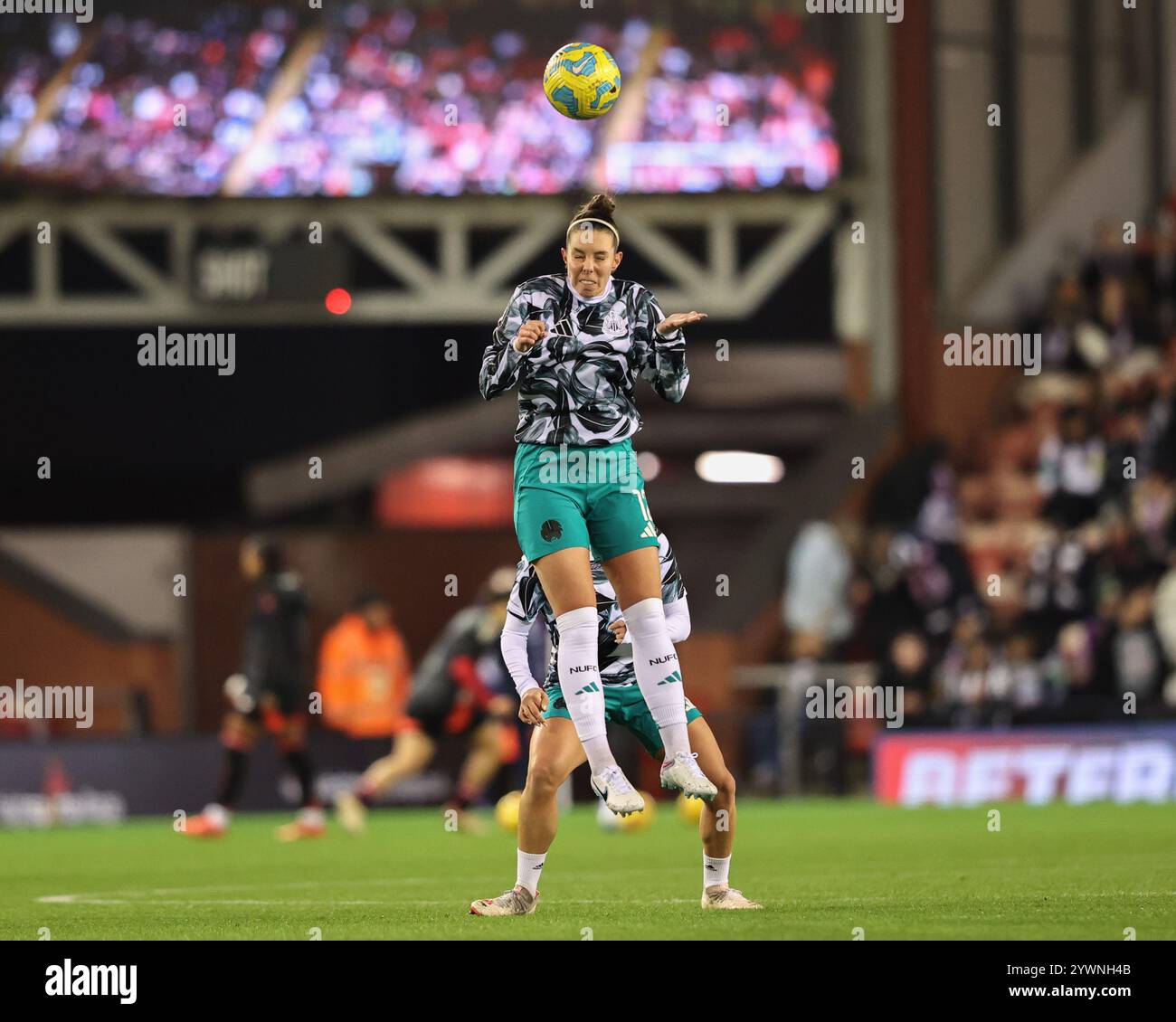 Leigh, Royaume-Uni. 11 décembre 2024. Deanna Cooper de Newcastle dans la session d'échauffement d'avant-match lors de la Women's League Cup - phase de groupes - Groupe A Manchester United Women v Newcastle United Women au Leigh Sports Village, Leigh, Royaume-Uni, 11 décembre 2024 (photo par Alfie Cosgrove/News images) à Leigh, Royaume-Uni le 12/11/2024. (Photo par Alfie Cosgrove/News images/SIPA USA) crédit : SIPA USA/Alamy Live News Banque D'Images