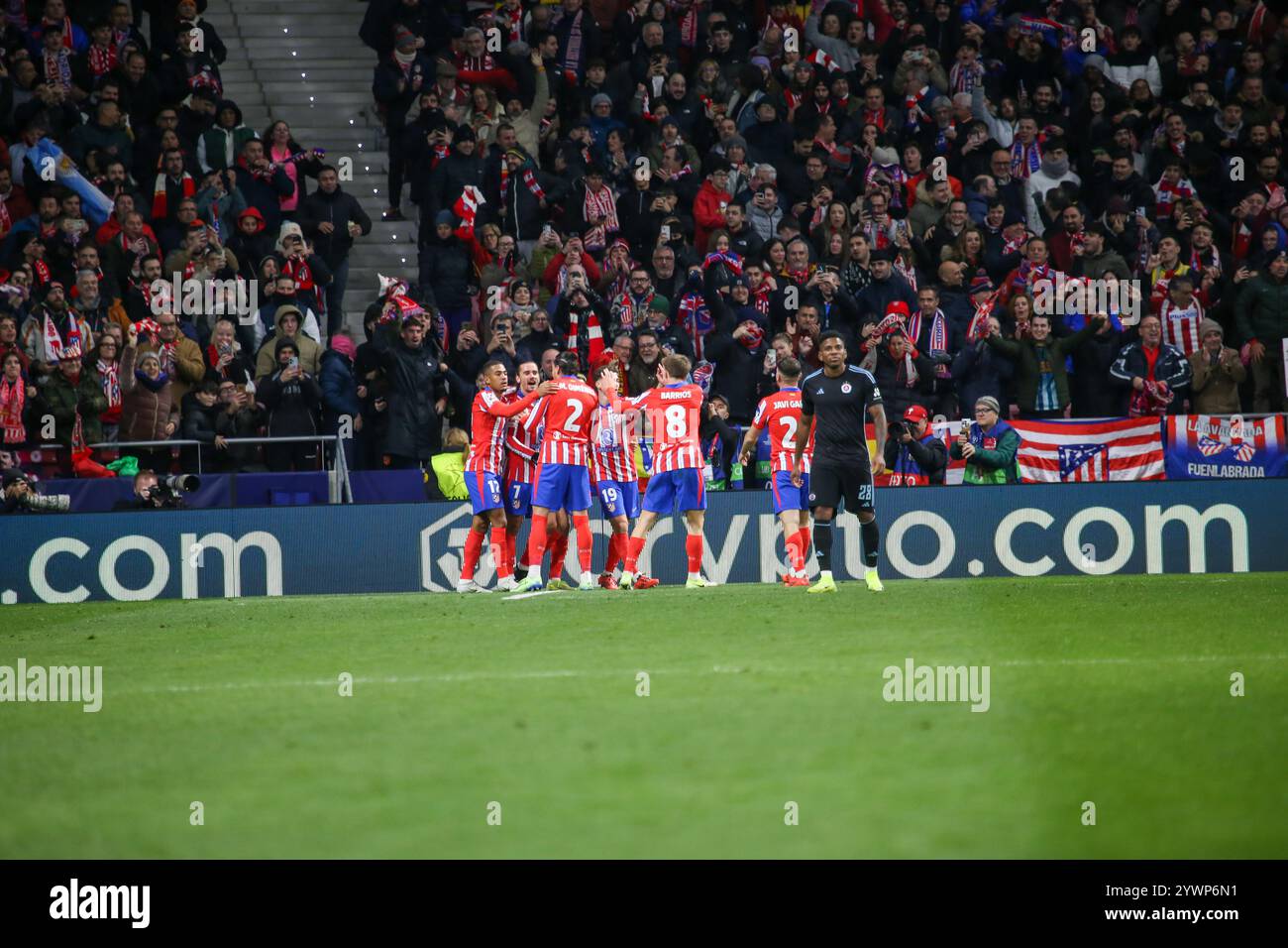 Madrid, Espagne, 11 décembre 2024 : les joueurs de l'Atletico Madrid célèbrent le deuxième but lors du match de la sixième ronde de l'UEFA Champions League 2024-25 entre l'Atletico Madrid et Slovan Bratislava le 11 décembre 2024 au Riyadh Air Metropolitano Stadium de Madrid, Espagne. Crédit : Alberto Brevers / Alamy Live News. Banque D'Images