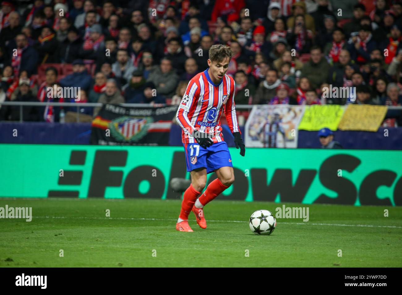 Madrid, Espagne, 11 décembre 2024 : Rodrigo Riquelme (17 ans) de l'Atletico Madrid avec le ballon lors de la 6e manche de l'UEFA Champions League 2024-25 entre l'Atletico Madrid et Slovan Bratislava le 11 décembre 2024 au Riyad Air Metropolitano Stadium de Madrid, Espagne. Crédit : Alberto Brevers / Alamy Live News. Banque D'Images