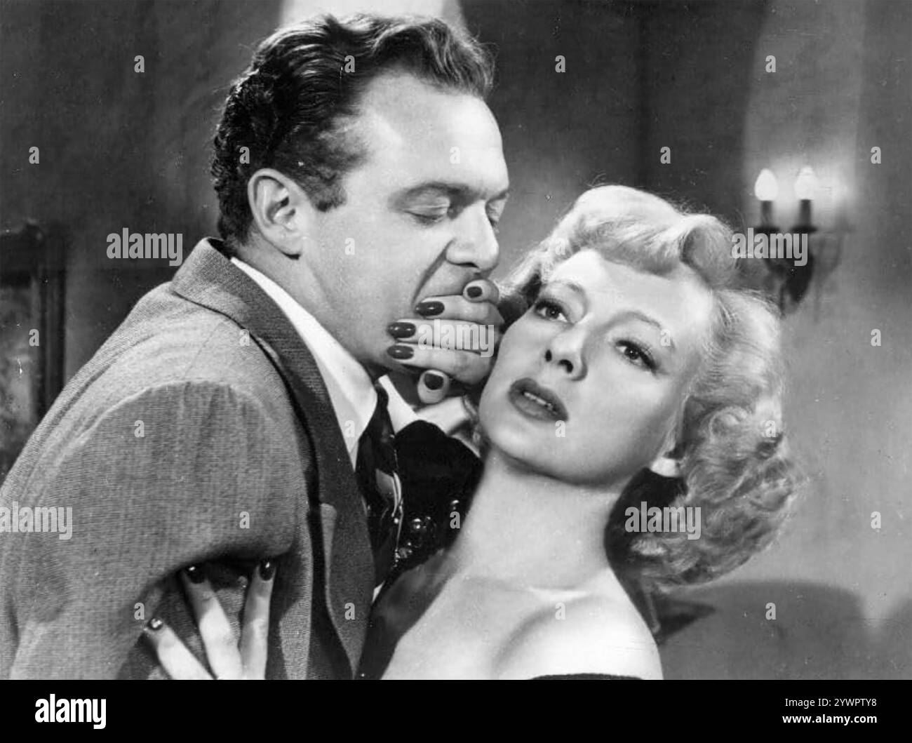 THE PROWLER 1951 United Artists film avec Van Heflin dans le rôle de Webb Garwood et Evelyn Ankers dans le rôle de Susan Gilvray Banque D'Images