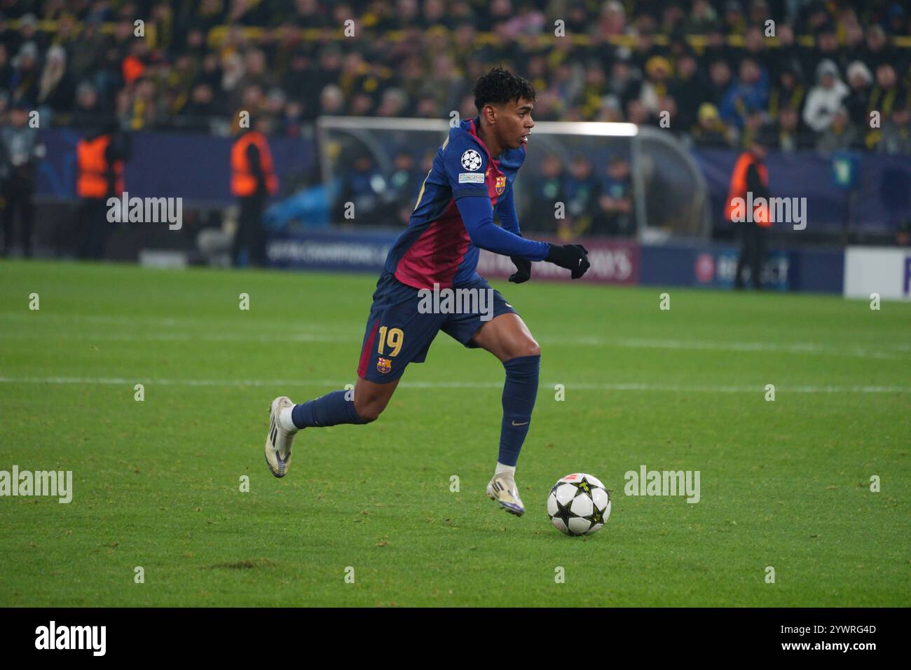 Signal Iduna Park, Dortmund, Allemagne. 11 décembre 2024. UEFA Champions League Football, Borussia Dortmund contre Barcelone ; Lamine Yamal FC Barcelona crédit : action plus Sports/Alamy Live News Banque D'Images