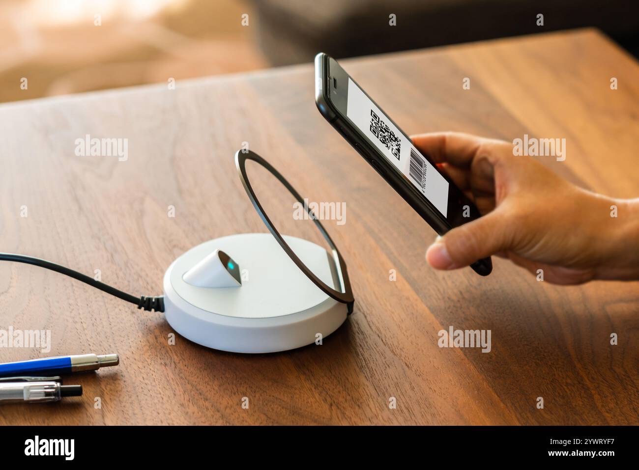 Paiement smartphone, cashless, paiement par code QR, code à barres, payer, téléphone portable, paiement Banque D'Images