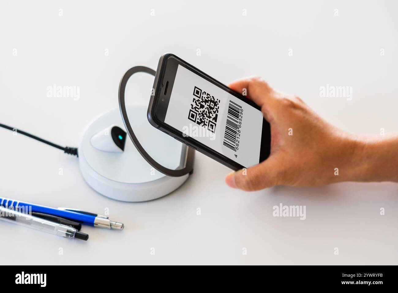 Paiement smartphone, cashless, paiement par code QR, code à barres, payer, téléphone portable, paiement Banque D'Images