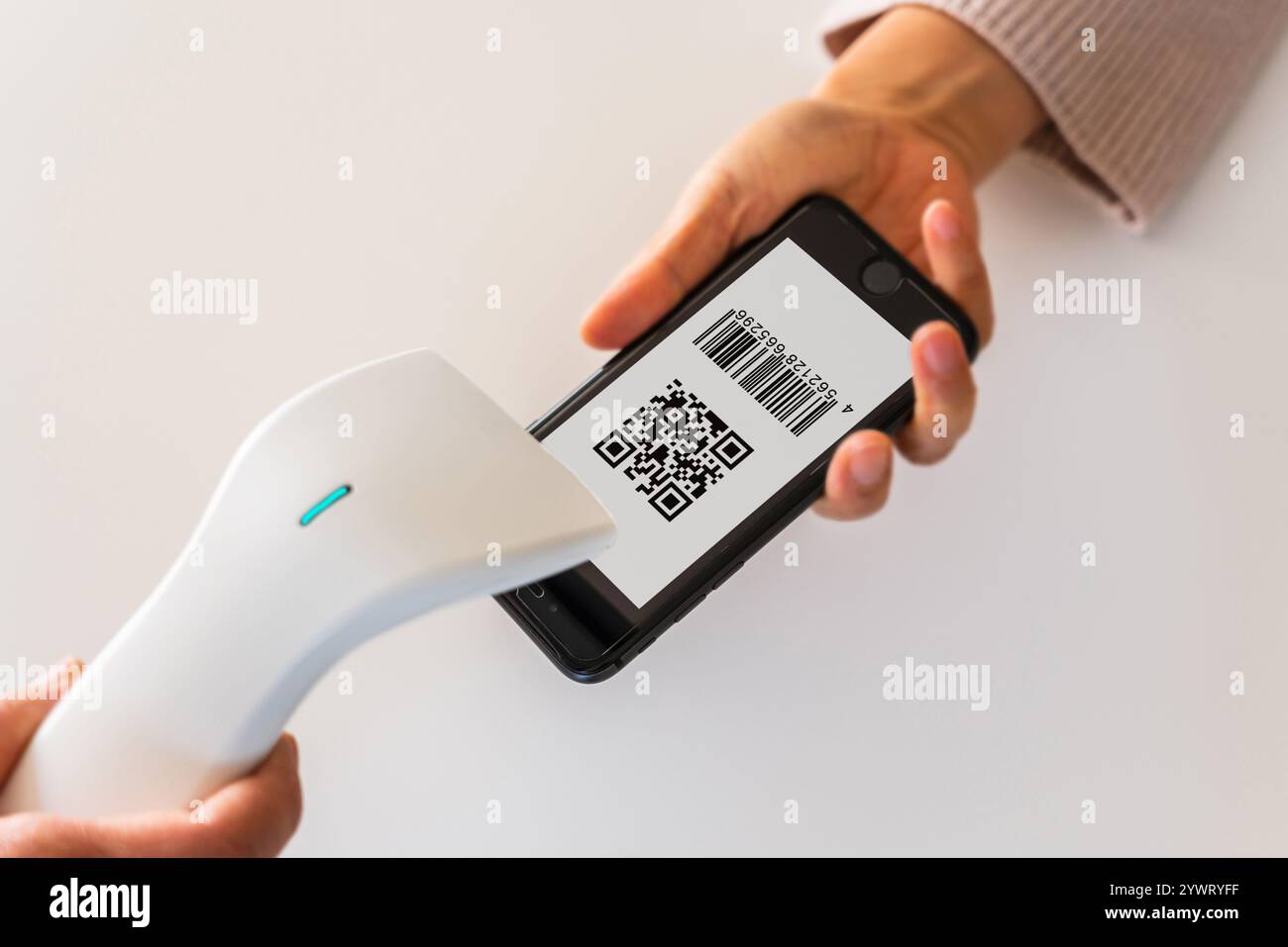 Paiement smartphone, cashless, paiement par code QR, code à barres, payer, téléphone portable, paiement Banque D'Images