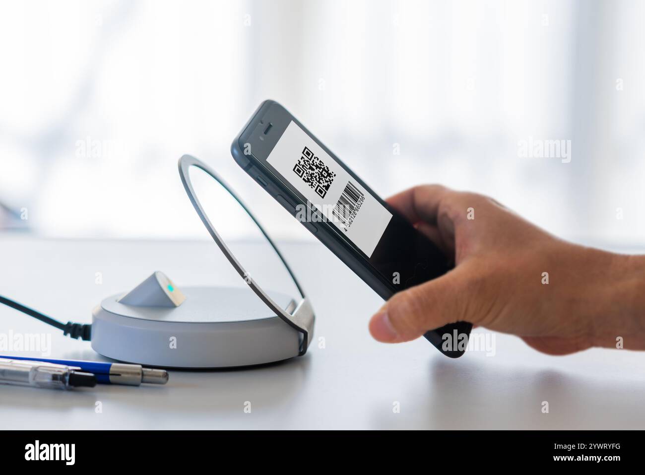 Paiement smartphone, cashless, paiement par code QR, code à barres, payer, téléphone portable, paiement Banque D'Images