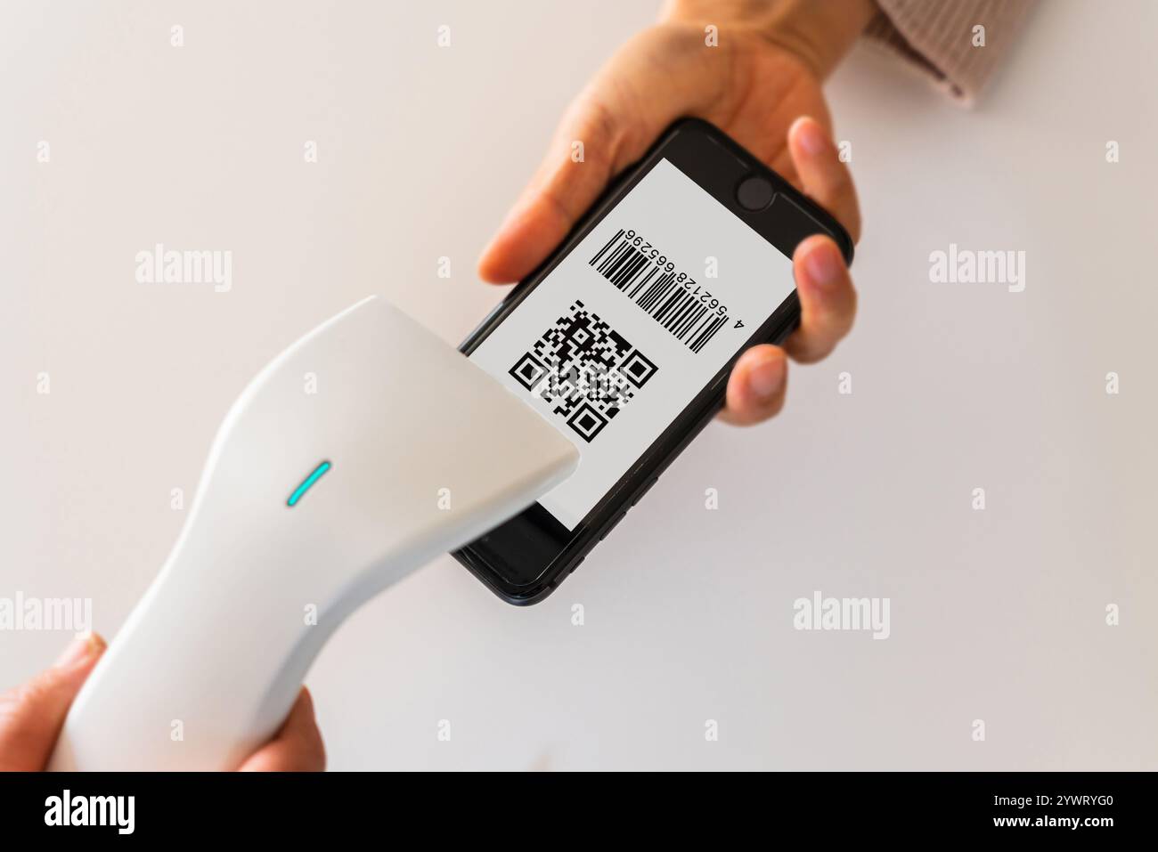 Paiement smartphone, cashless, paiement par code QR, code à barres, payer, téléphone portable, paiement Banque D'Images