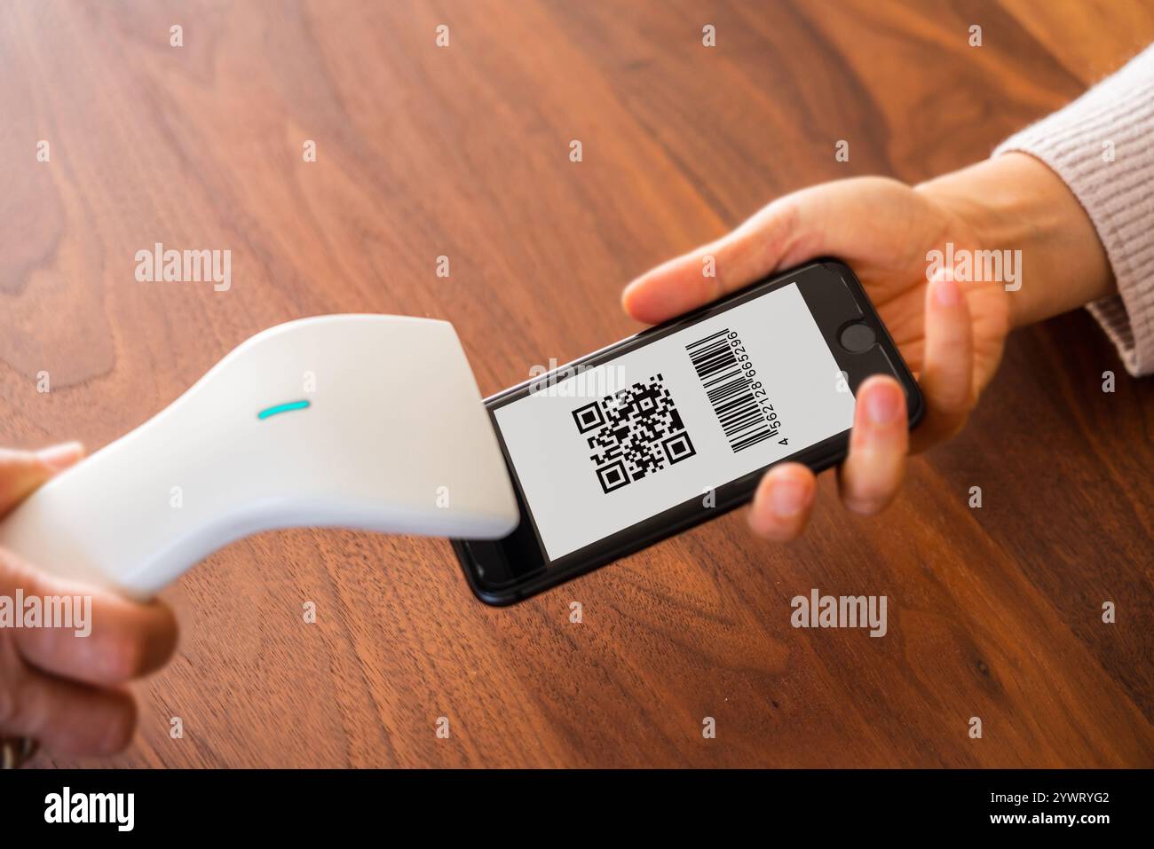 Paiement smartphone, cashless, paiement par code QR, code à barres, payer, téléphone portable, paiement Banque D'Images