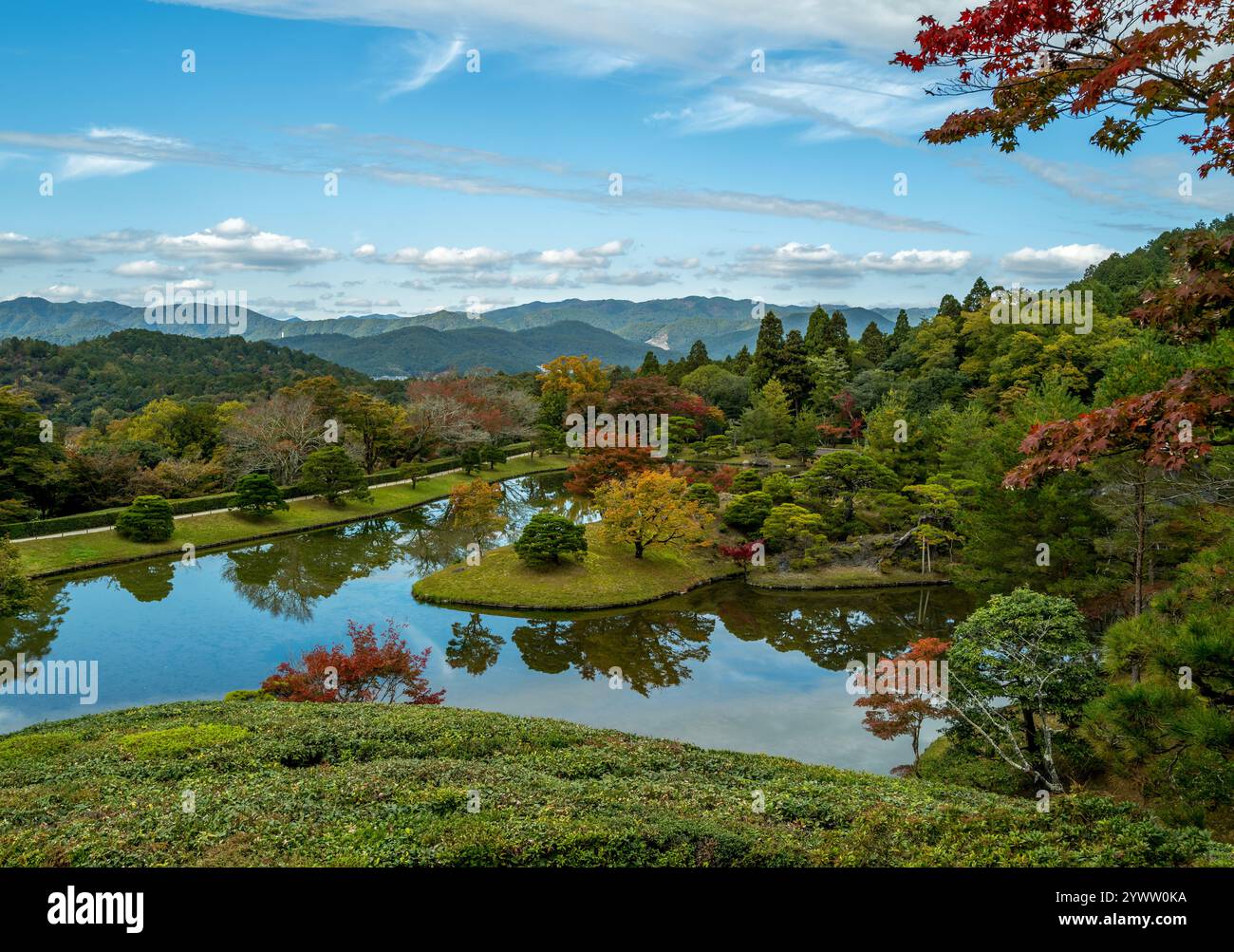 Le jardin et le lac de la villa impériale Shugakuin dans le nord-est de Kyoto Japon Banque D'Images