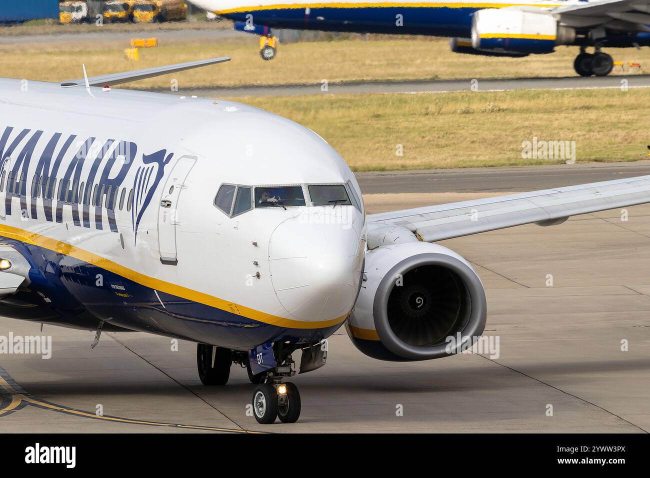 Ryanair Boeing 737 à Londres Stansted. Avion en blanc et bleu. Logos Ryanair Banque D'Images