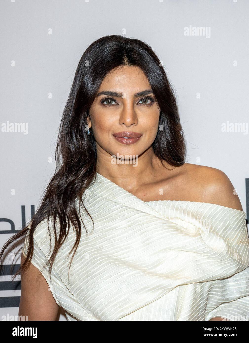 Djeddah, Arabie Saoudite. 11 décembre 2024. L’actrice et productrice indienne Priyanka Chopra pose avant une session « In conversation » sur la place de la culture, dans le cadre de la 4e édition du Festival du film de la mer Rouge à Djeddah, en Arabie Saoudite, le 11 décembre 2024. Photo Balkis Press/ABACAPRESS. COM Credit : Abaca Press/Alamy Live News Banque D'Images