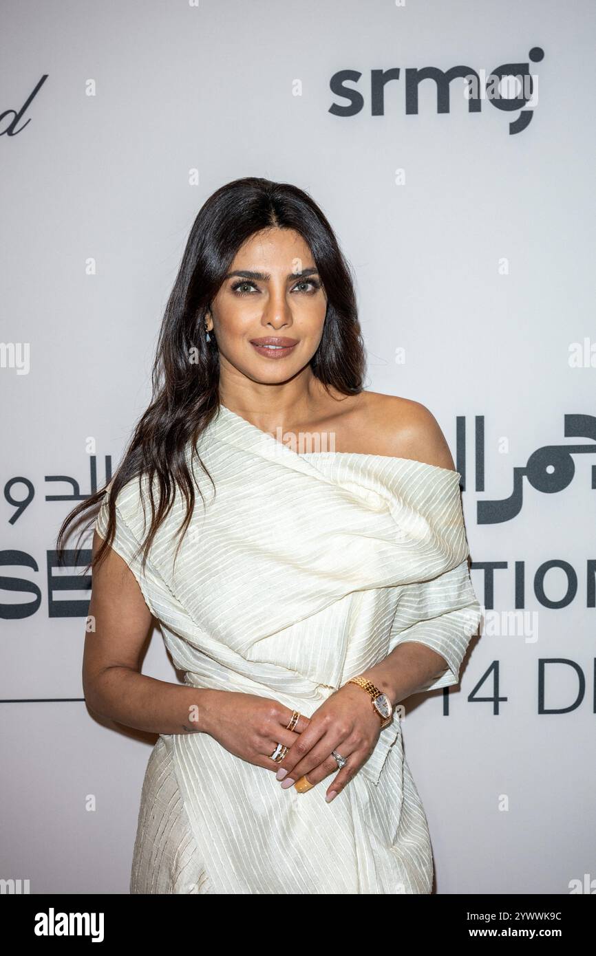 Djeddah, Arabie Saoudite. 11 décembre 2024. L’actrice et productrice indienne Priyanka Chopra pose avant une session « In conversation » sur la place de la culture, dans le cadre de la 4e édition du Festival du film de la mer Rouge à Djeddah, en Arabie Saoudite, le 11 décembre 2024. Photo Balkis Press/ABACAPRESS. COM Credit : Abaca Press/Alamy Live News Banque D'Images