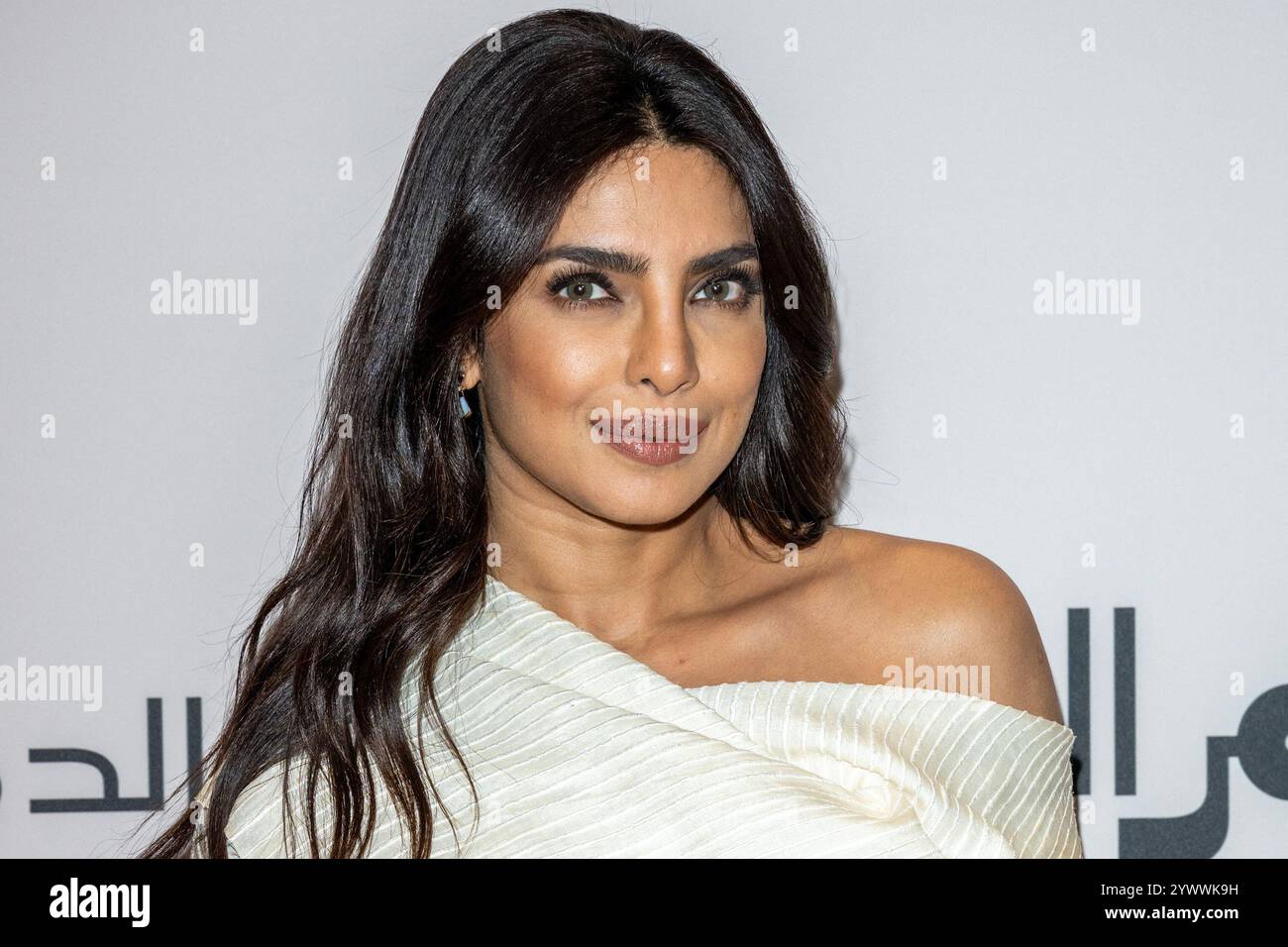 Djeddah, Arabie Saoudite. 11 décembre 2024. L’actrice et productrice indienne Priyanka Chopra pose avant une session « In conversation » sur la place de la culture, dans le cadre de la 4e édition du Festival du film de la mer Rouge à Djeddah, en Arabie Saoudite, le 11 décembre 2024. Photo Balkis Press/ABACAPRESS. COM Credit : Abaca Press/Alamy Live News Banque D'Images