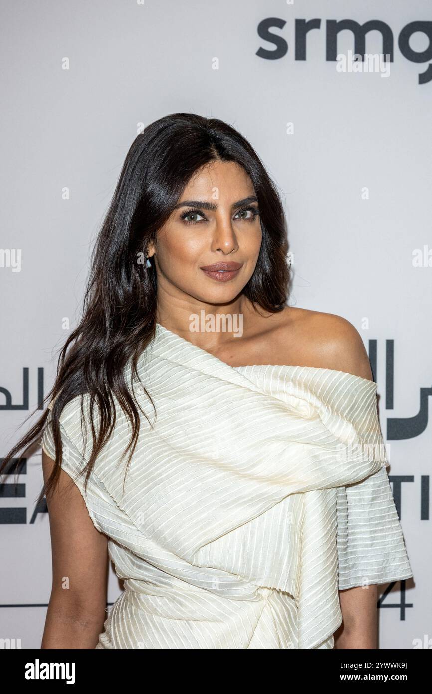 Djeddah, Arabie Saoudite. 11 décembre 2024. L’actrice et productrice indienne Priyanka Chopra pose avant une session « In conversation » sur la place de la culture, dans le cadre de la 4e édition du Festival du film de la mer Rouge à Djeddah, en Arabie Saoudite, le 11 décembre 2024. Photo Balkis Press/ABACAPRESS. COM Credit : Abaca Press/Alamy Live News Banque D'Images