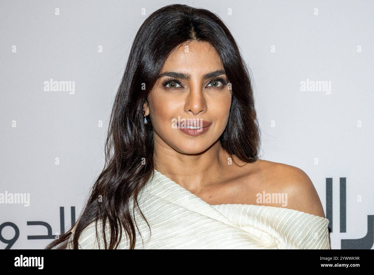 Djeddah, Arabie Saoudite. 11 décembre 2024. L’actrice et productrice indienne Priyanka Chopra pose avant une session « In conversation » sur la place de la culture, dans le cadre de la 4e édition du Festival du film de la mer Rouge à Djeddah, en Arabie Saoudite, le 11 décembre 2024. Photo Balkis Press/ABACAPRESS. COM Credit : Abaca Press/Alamy Live News Banque D'Images