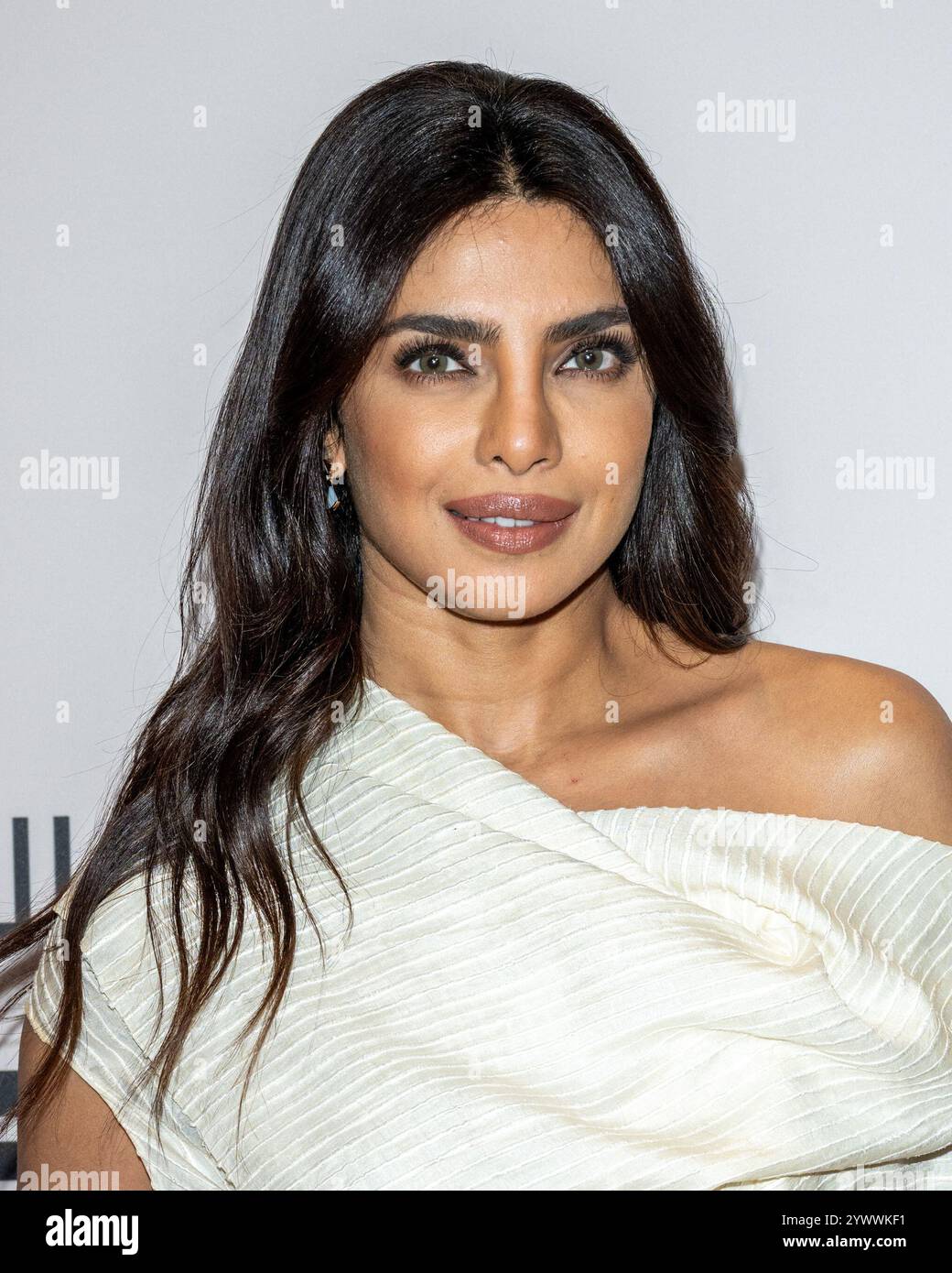 Djeddah, Arabie Saoudite. 11 décembre 2024. L’actrice et productrice indienne Priyanka Chopra pose avant une session « In conversation » sur la place de la culture, dans le cadre de la 4e édition du Festival du film de la mer Rouge à Djeddah, en Arabie Saoudite, le 11 décembre 2024. Photo Balkis Press/ABACAPRESS. COM Credit : Abaca Press/Alamy Live News Banque D'Images