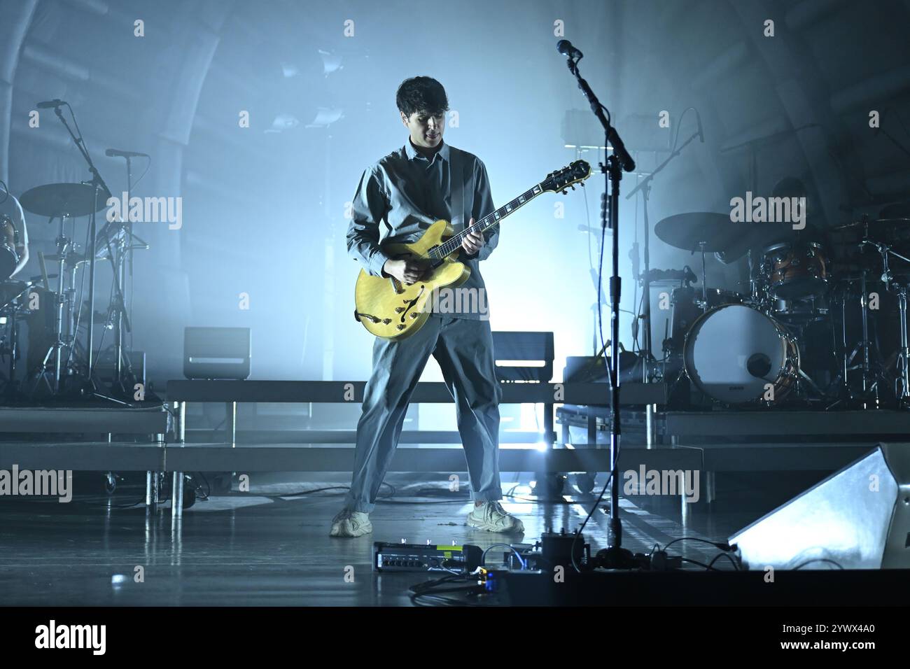 ROYAUME-UNI. 11 décembre 2024. LONDRES, ANGLETERRE - 11 DÉCEMBRE : Ezra Koenig de «Vampire Weekend» se produisant à la Brixton Academy le 11 décembre 2024 à Londres, Angleterre. CAP/Mar © Mar/Capital Pictures crédit : Capital Pictures/Alamy Live News Banque D'Images