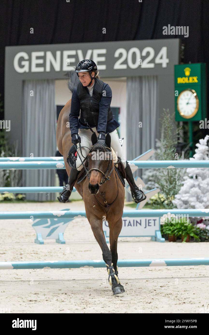 Genève, Suisse. 12 décembre 2024. Barbara Schnieper (sui) monte sur Inook et remporte la 3ème place lors du CHI Genève Prix Swiss Wine Genève au Palexpo à Genève. Crédit : Patrick Dancel/Sipa USA crédit : Sipa USA/Alamy Live News Banque D'Images