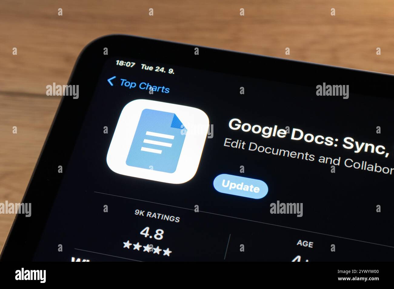 OSTRAVA, TCHÉQUIE- 24 SEPTEMBRE 2024 : App Store avec application mobile Google Docs sur smartphone iOS Banque D'Images