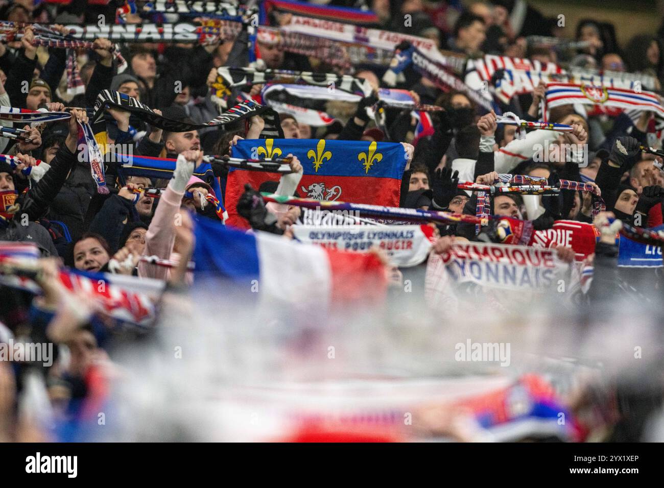 Fans de Lyon Bad Gones lors de l'UEFA Europa League, phase de Ligue, match de football de la 6e journée entre l'Olympique Lyonnais et l'Eintracht Francfort le 12 décembre 2024 au stade Groupama de Décines-Charpieu près de Lyon - photo Nathan Barange / DPPI Banque D'Images
