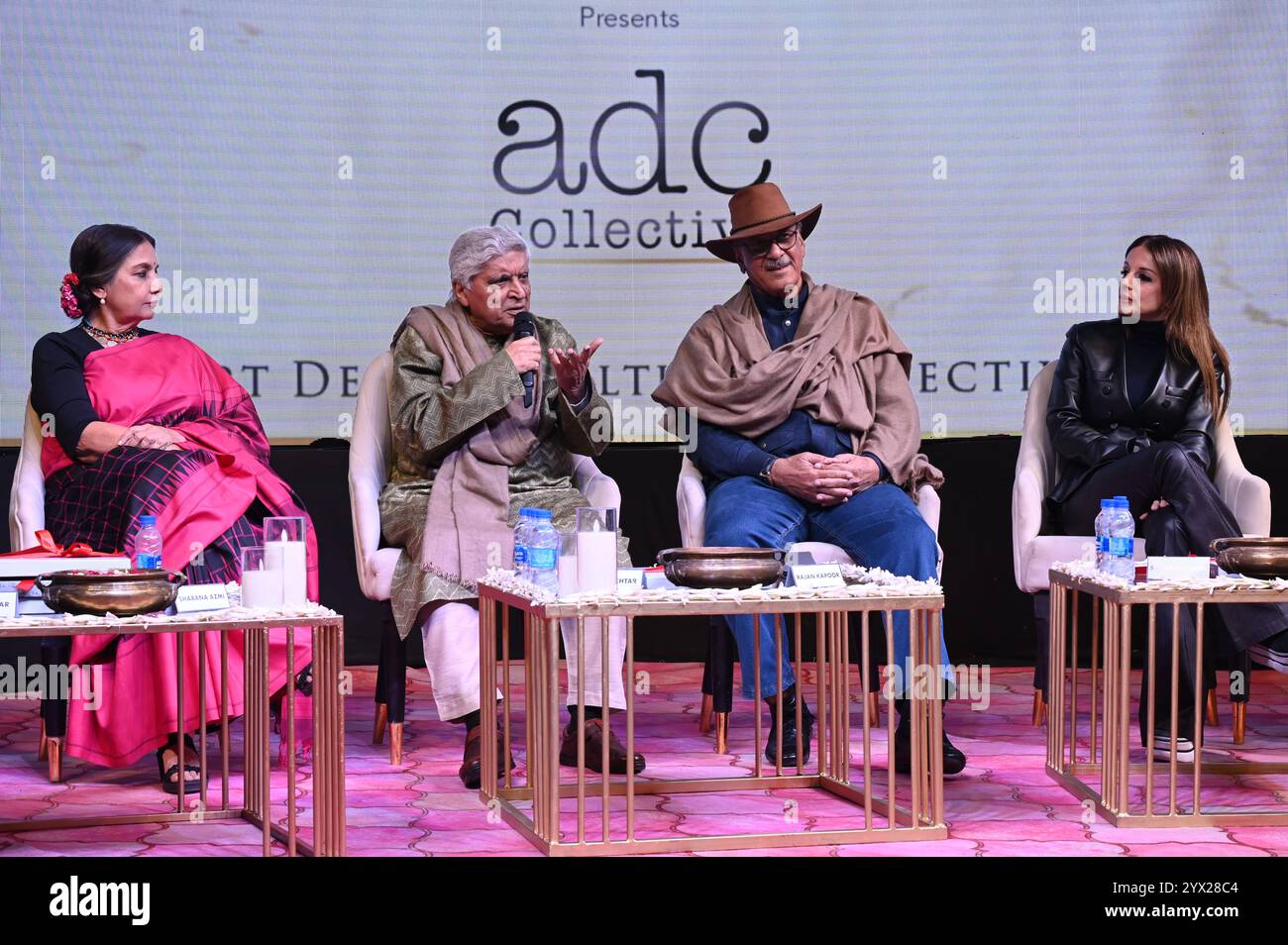 New Delhi, Inde. 12 décembre 2024. NEW DELHI, INDE - 12 DÉCEMBRE : Shabana Azmi, Javed Akhtar, Rajan Kapoor, Sussanne Khan, ont fait de la poésie lors de l'événement Art Design culture collective à Bikaner House le 12 décembre 2024 à New Delhi, Inde. (Photo de Sonu Mehta/Hindustan Times/Sipa USA) crédit : Sipa USA/Alamy Live News Banque D'Images