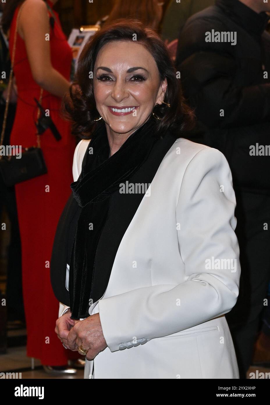 Londres, Royaume-Uni. 12 décembre 2024. Shirley Ballas assiste à la soirée « Robin Hood » London palladium Panto Press au London palladium à Londres, en Angleterre. ROYAUME-UNI. Jeudi 12 décembre 2024 crédit : Famous/Alamy Live News Banque D'Images
