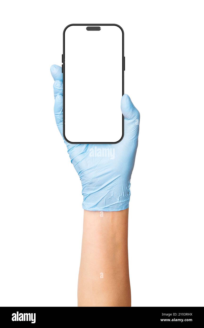 Main dans des gants médicaux tenant un smartphone sur un fond vide. Télésanté, consultations médicales, communication en santé. Banque D'Images
