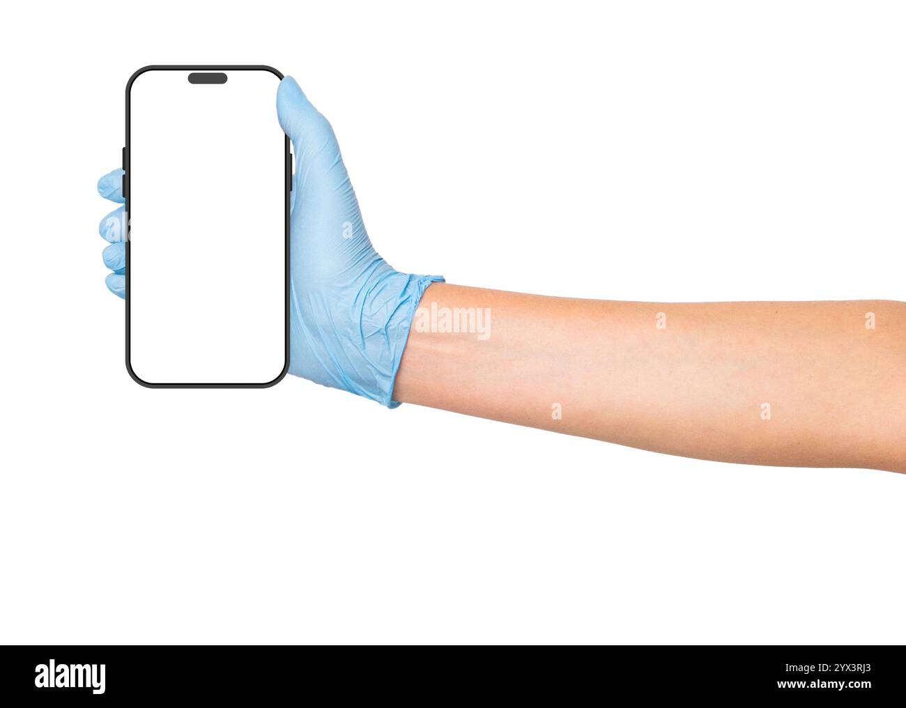 Main dans des gants médicaux tenant un smartphone sur un fond vide. Télésanté, consultations médicales, communication en santé. Banque D'Images