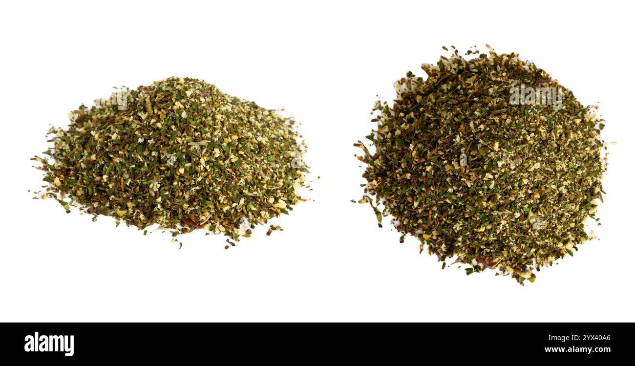 Une pile de jeunes verts séchés sur un fond vierge Banque D'Images