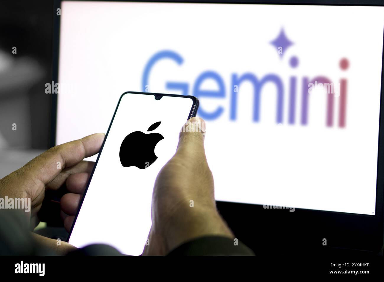 Logo Google Gemini ai avec Apple . Banque D'Images