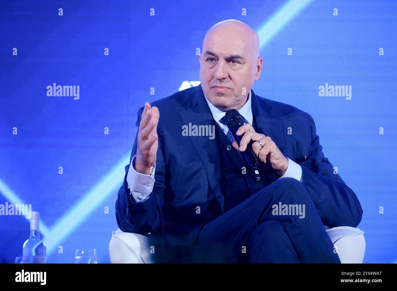 Italie, Rome, 12 décembre 2024 : Atreju 2024, réunion organisée du parti Fratelli d'Italia. En photo Guido Crosetto, ministre de la Défense photo © Stefano Carofei/Sintesi/Alamy Live News Banque D'Images