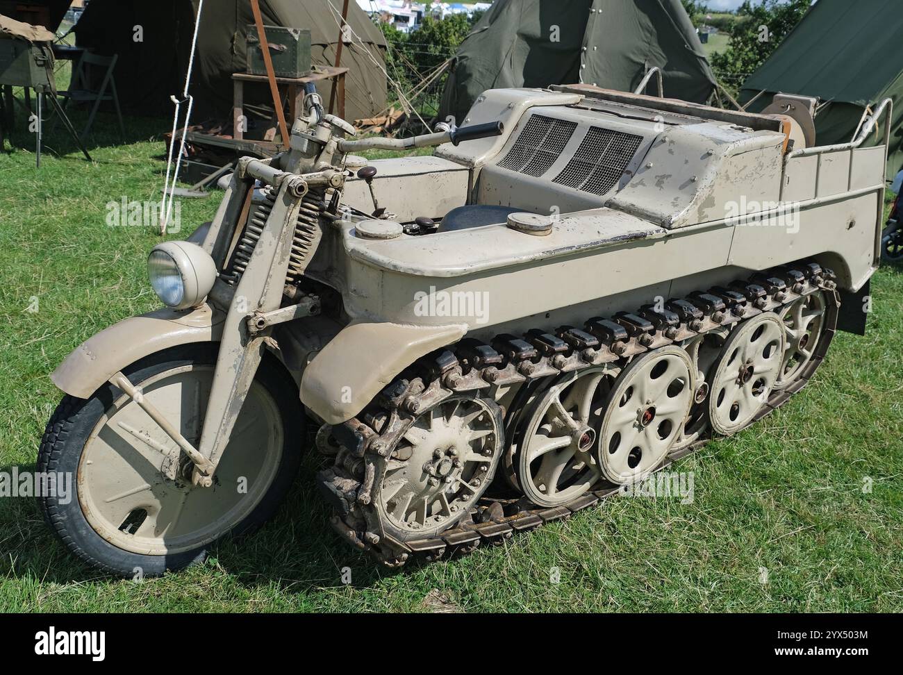 La SD.Kfz.2 (en allemand : Sonderkraftfahrzeug 2) est une moto demi-piste avec une seule roue avant, mieux connue sous le nom de Kleines Kettenkraftrad HK 101. Banque D'Images