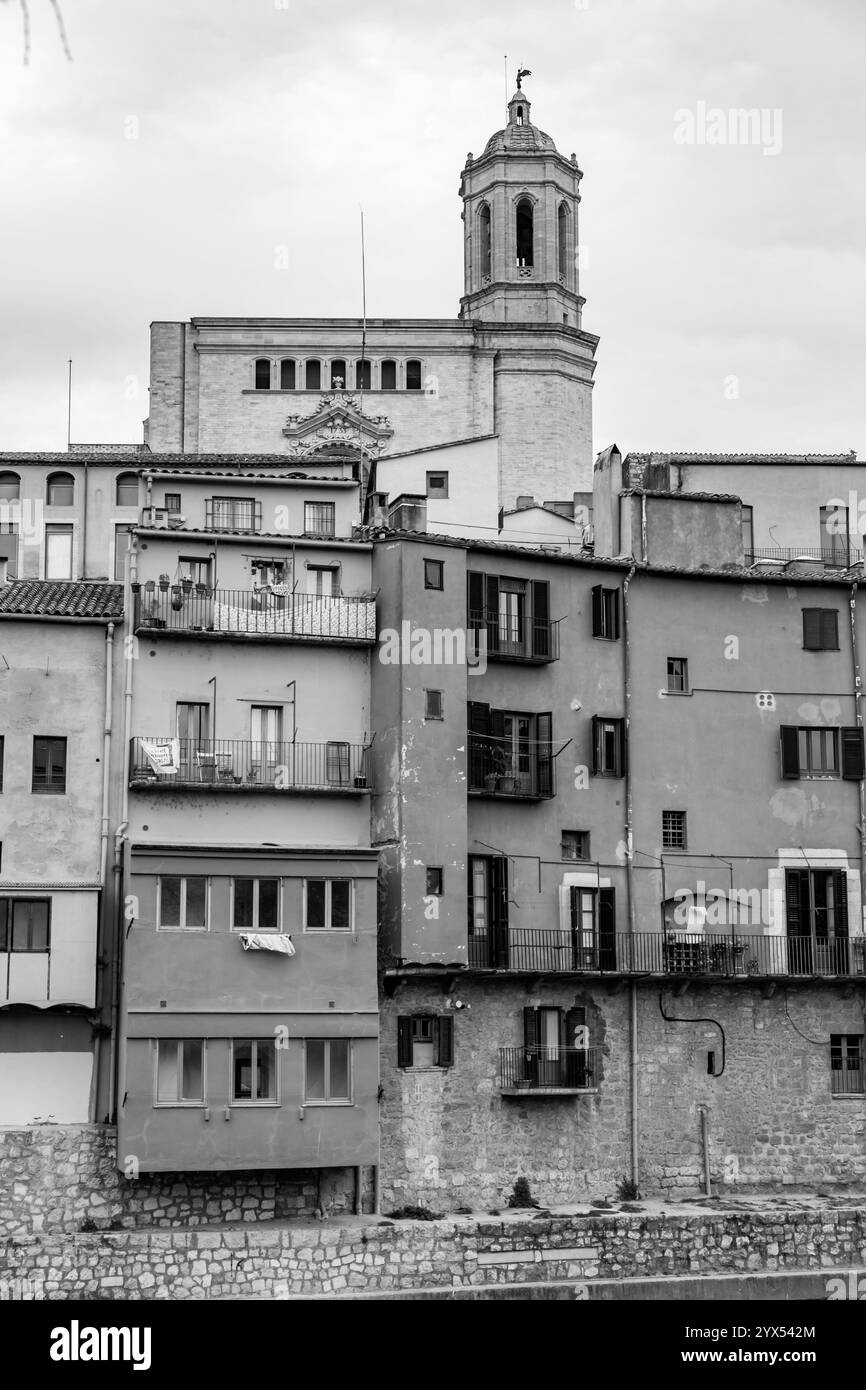 La tour de la cathédrale de Gérone ou de la cathédrale de Santa Maria de Gérone. Banque D'Images