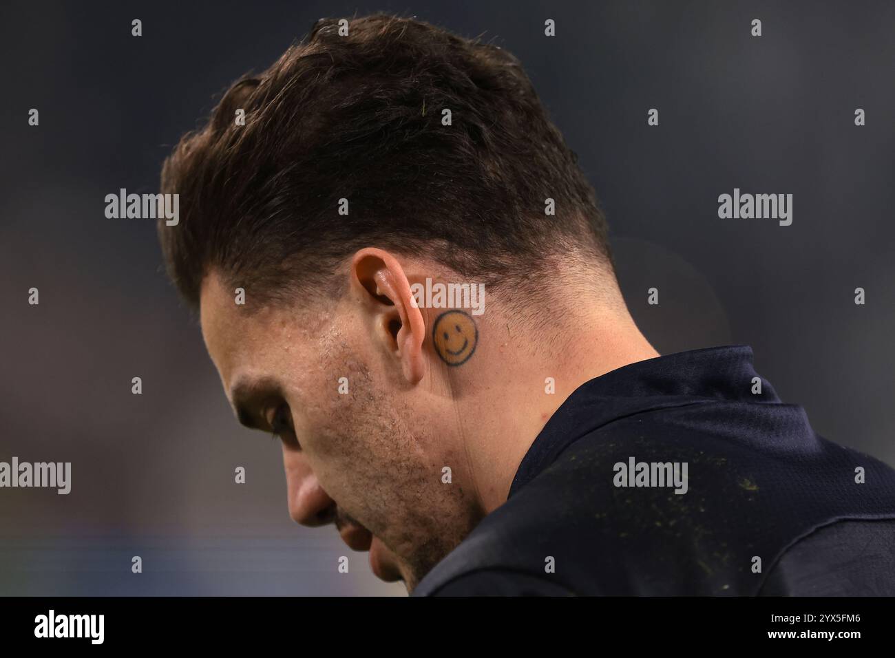 Turin, Italie. 11 décembre 2024. Un tatouage souriant est vu sur le cou d'Ederson de Manchester City lors de l'échauffement avant le match de l'UEFA Champions League au Juventus Stadium de Turin. Le crédit photo devrait se lire : Jonathan Moscrop/Sportimage crédit : Sportimage Ltd/Alamy Live News Banque D'Images