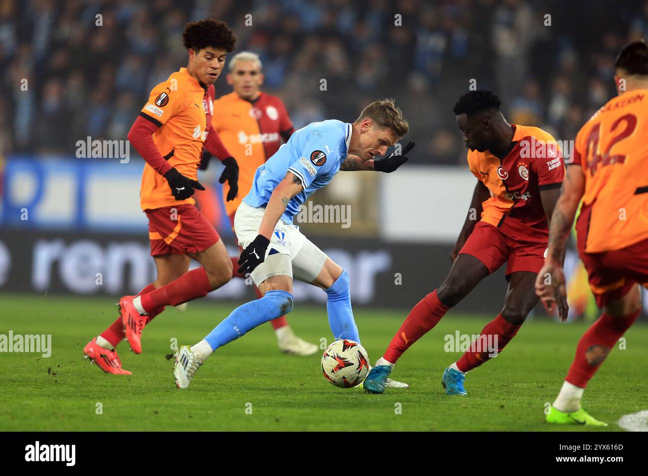 Malmo, Suède. 12 décembre 2024. Soren Rieks (5) de Malmo FF vu lors du match de l'UEFA Europa League entre Malmo FF et Galatasaray au Eleda Stadion de Malmoe. Banque D'Images