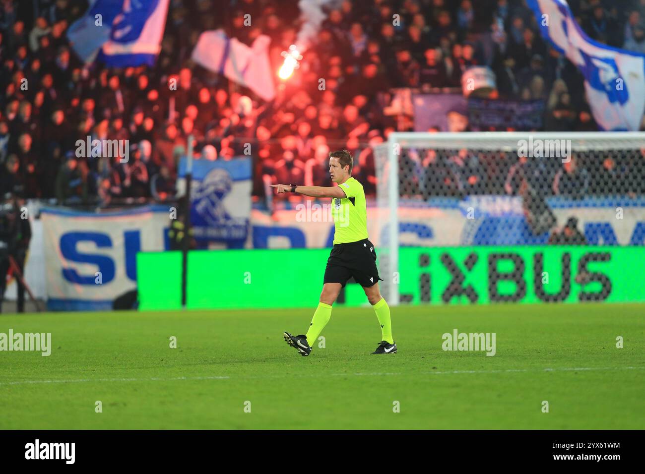 Malmo, Suède. 12 décembre 2024. Arbitre John Brooks vu lors du match de l'UEFA Europa League entre Malmo FF et Galatasaray au Eleda Stadion de Malmoe. Banque D'Images