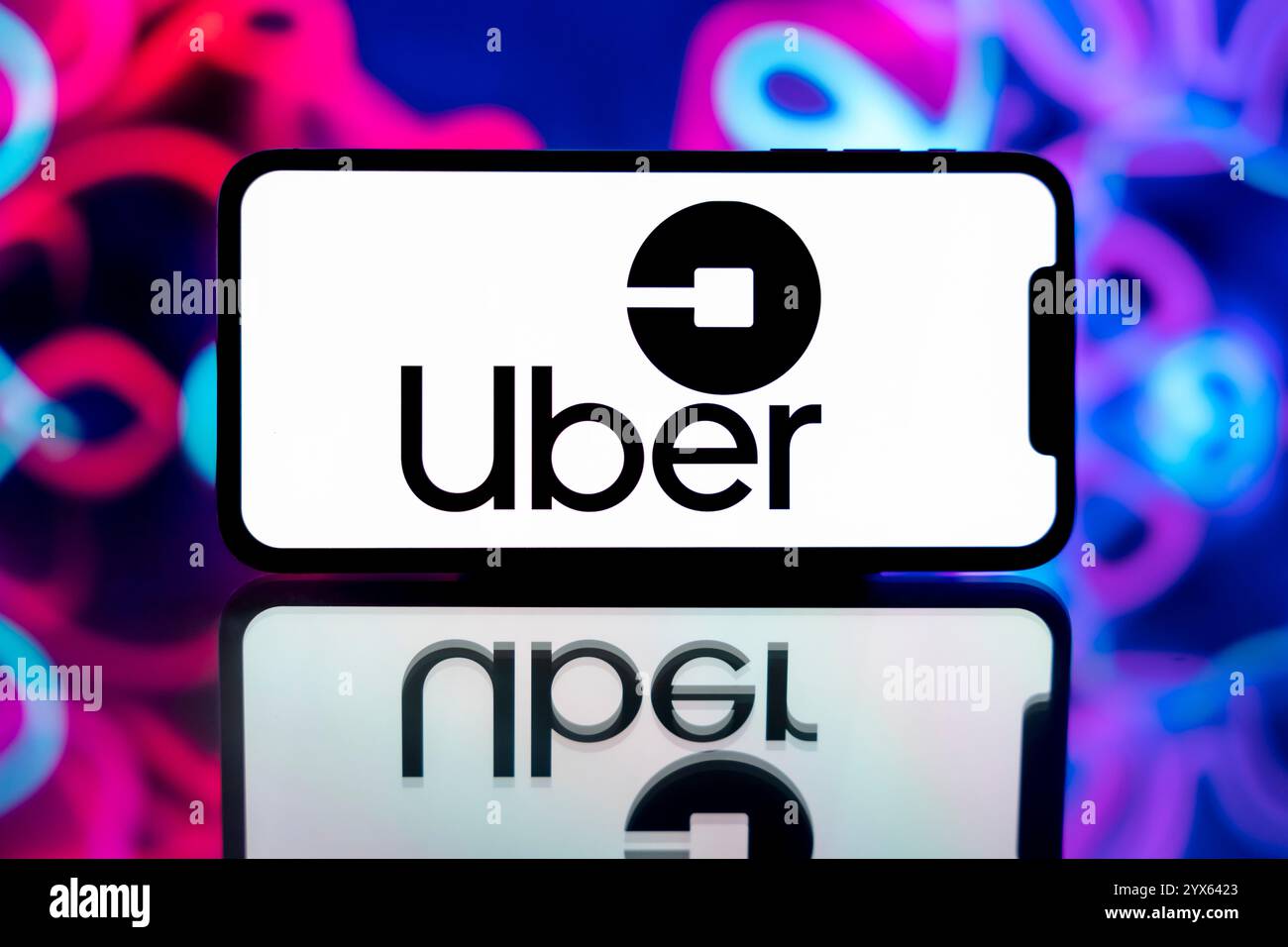 Inde. 14 décembre 2024. Dans cette illustration photo, le logo Uber est affiché sur l'écran d'un téléphone portable. (Photo de Idrees Abbas/SOPA images/SIPA USA) *** strictement à des fins d'actualités éditoriales *** crédit : SIPA USA/Alamy Live News Banque D'Images